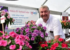 Marco Laan of Hem Genetics presenting Vinca F1 hybrid Solar Avalanche Blueberry. It is one of the trialing varieties and according to Marco, the color of this new variety makes it unique. It is a variety for the warmer areas as it needs warm temperatures and light.